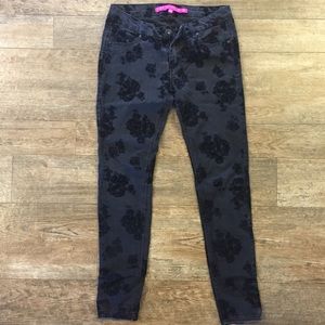 Black skinny jeans with velvet roses
